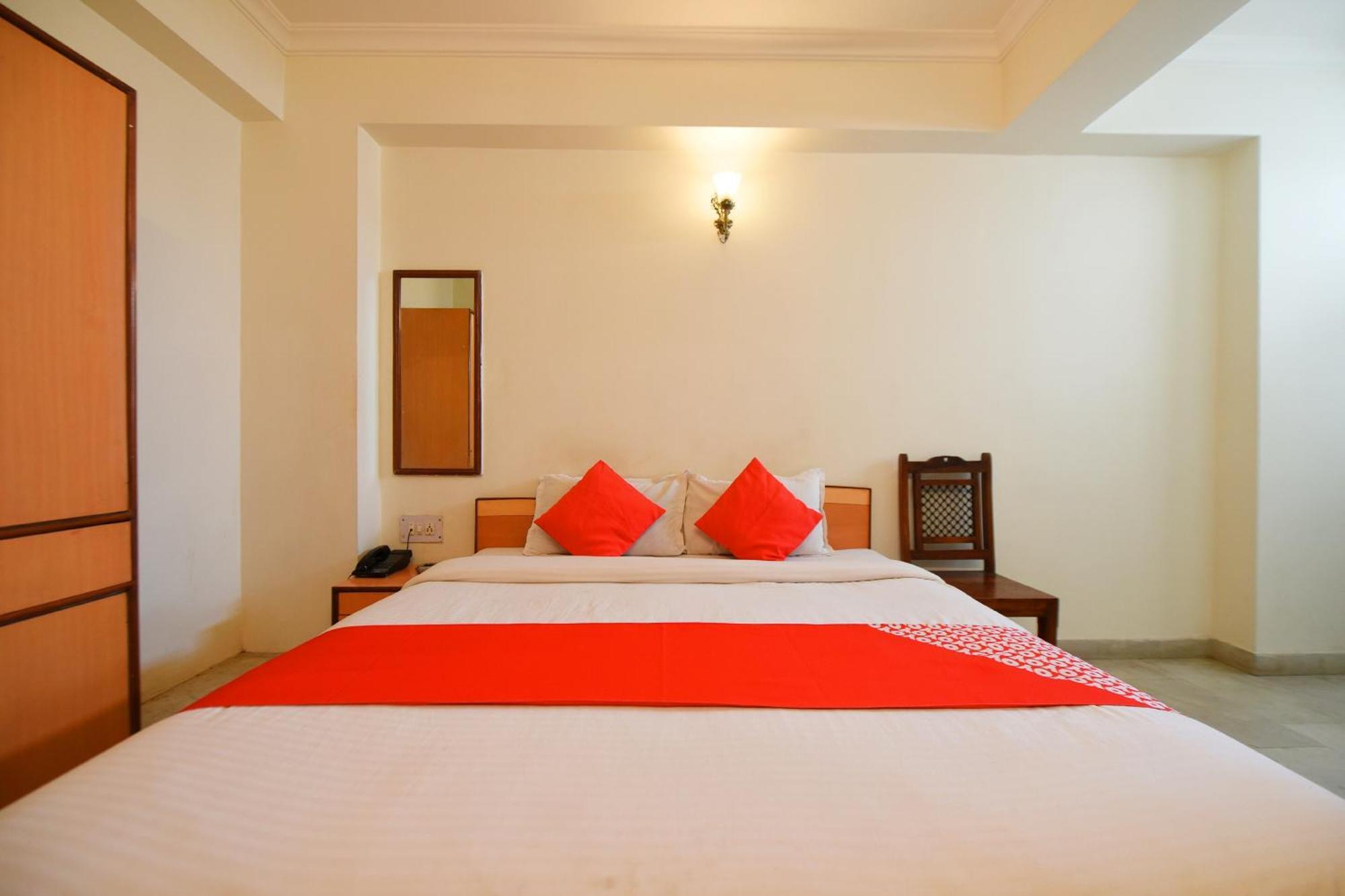 Hotel Oyo C M Regency à Jaipur Extérieur photo