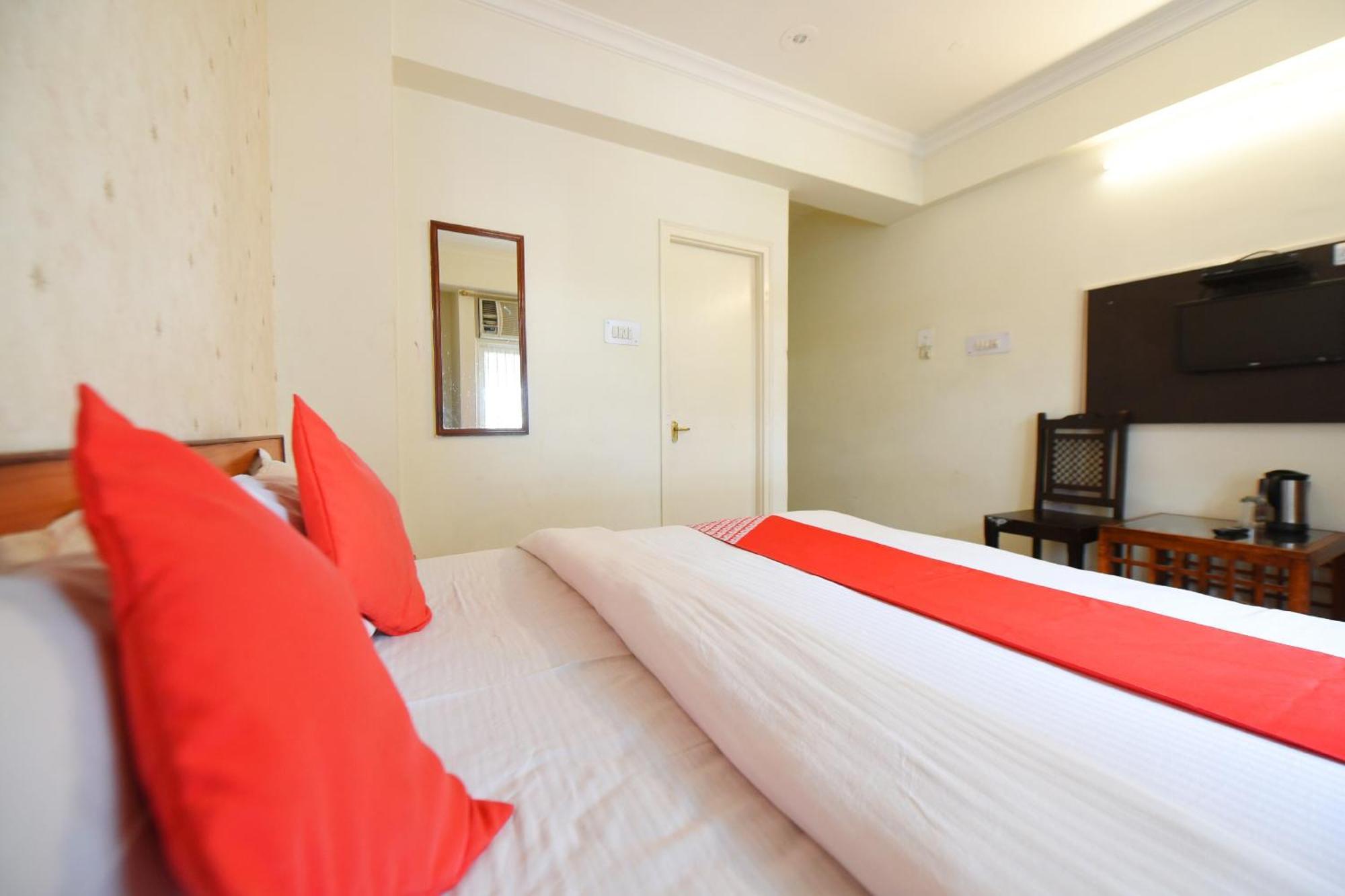 Hotel Oyo C M Regency à Jaipur Extérieur photo